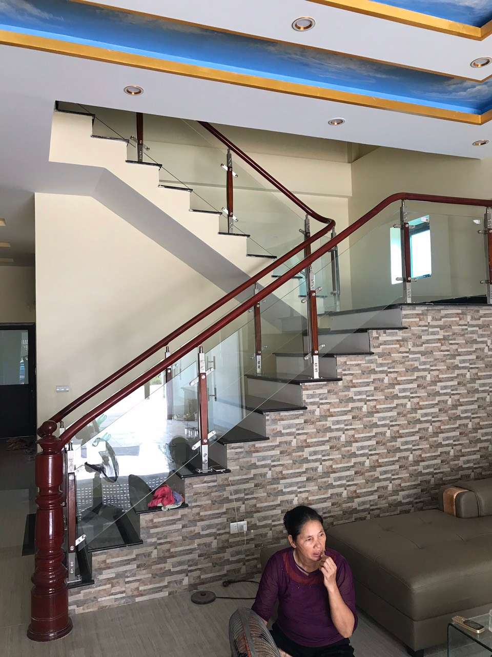 CỬA CUỐN – CỬA KÍNH XIN KÍNH CHÀO QUÝ KHÁCH CỬA CUỐN – CỬA KÍNH XIN KÍNH CHÀO QUÝ KHÁCH