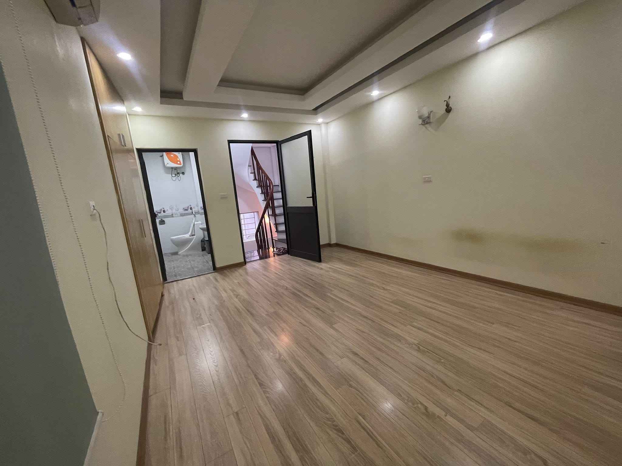 QÚA RẺ-VỊ TRÍ ĐẸP BẮC TỪ LIÊM 35M2 - 5 TẦNG- NHỈNH 3 TỶ. QÚA RẺ-VỊ TRÍ ĐẸP BẮC TỪ LIÊM 35M2 - 5 TẦNG- NHỈNH 3 TỶ.