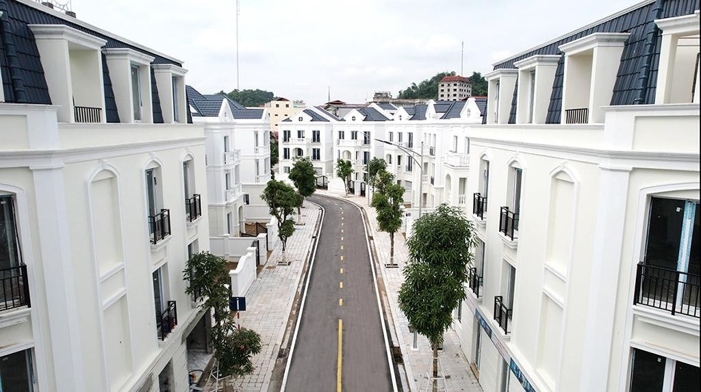 CHÍNH CHỦ BÁN GẤP BIỆT THỰ LÔ GÓC 178 M2 MẶT PHỐ ĐIỆN BIÊN, TP YÊN BÁI,