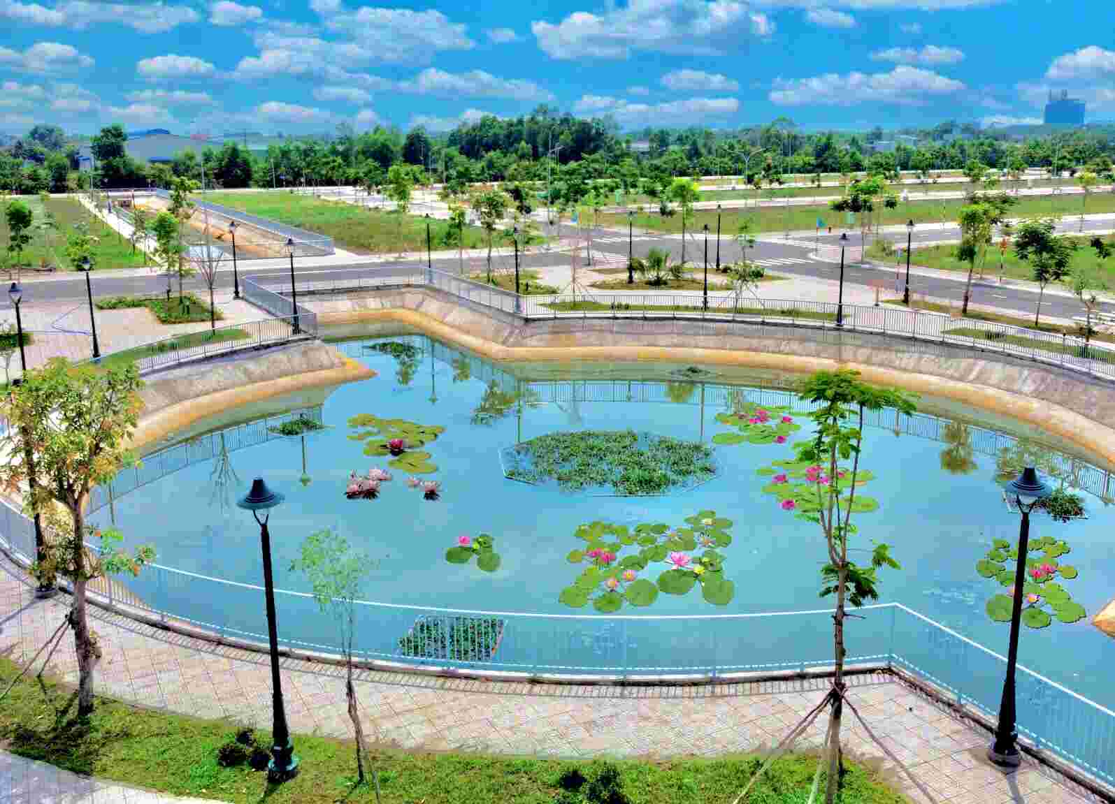 BÁN GẤP ĐẤT DỰ ÁN LAGO CENTRO 8X20 160M2 MẶT TIỀN DT 830 BẾN LỨC LONG AN