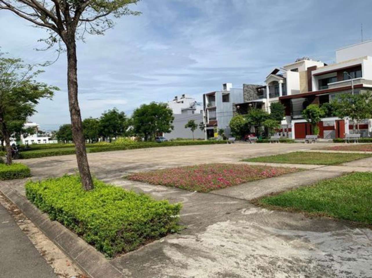 GẤP BÁN LÔ GÓC HOÀ XUÂN (THANH LƯƠNG 19+PHẠM XUÂN ẨN) - CHỈ 25 TỶ - 385M2. GẤP BÁN LÔ GÓC HOÀ XUÂN (THANH LƯƠNG 19+PHẠM XUÂN ẨN) - CHỈ 25 TỶ - 385M2.