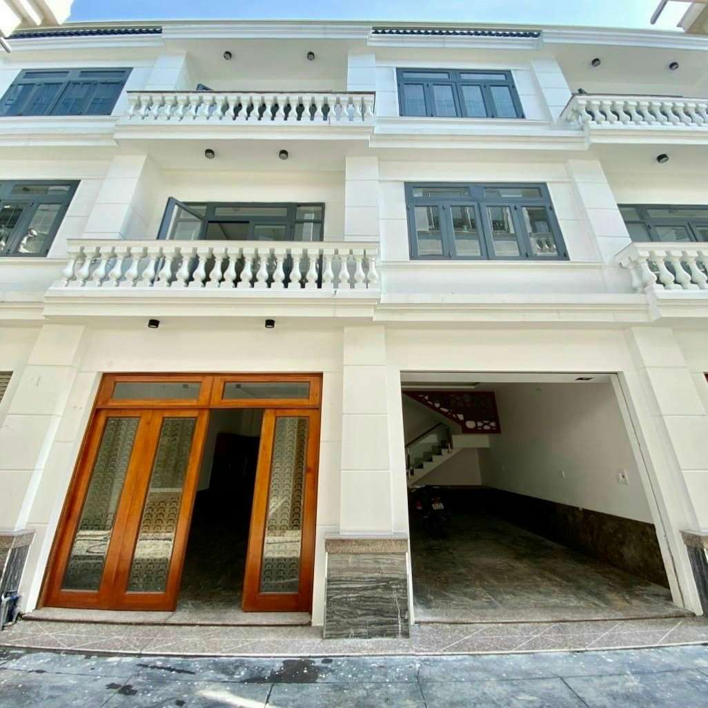 BÁN NHÀ 3 TẦNG 220M2 NGAY CHỢ BÌNH CHÁNH 3.050 TỶ BÁN NHÀ 3 TẦNG 220M2 NGAY CHỢ BÌNH CHÁNH 3.050 TỶ