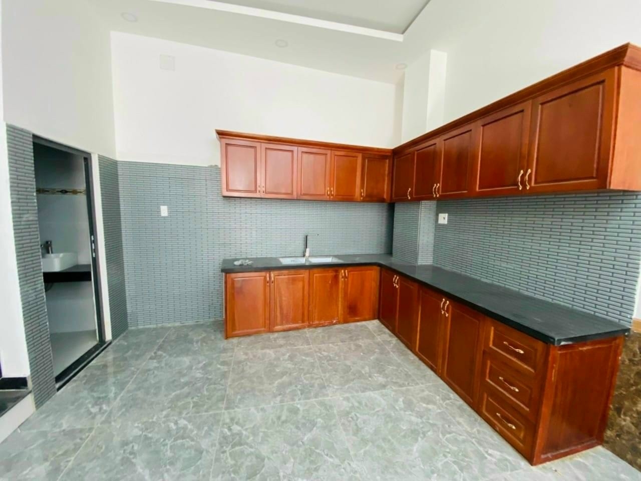 BÁN NHÀ 3 TẦNG 220M2 NGAY CHỢ BÌNH CHÁNH 3.050 TỶ BÁN NHÀ 3 TẦNG 220M2 NGAY CHỢ BÌNH CHÁNH 3.050 TỶ