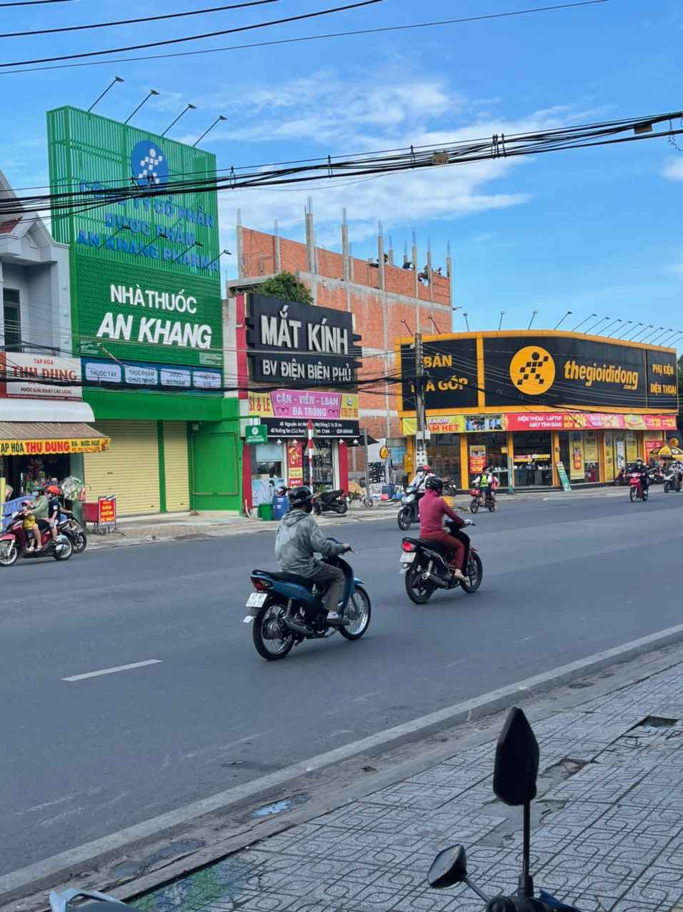CHO THUÊ NHÀ NGUYÊN CĂN 5 TẦNG MẶT TIỀN ĐƯỜNG QUỐC LỘ GS17, PHƯỜNG DĨ AN. CHO THUÊ NHÀ NGUYÊN CĂN 5 TẦNG MẶT TIỀN ĐƯỜNG QUỐC LỘ GS17, PHƯỜNG DĨ AN.
