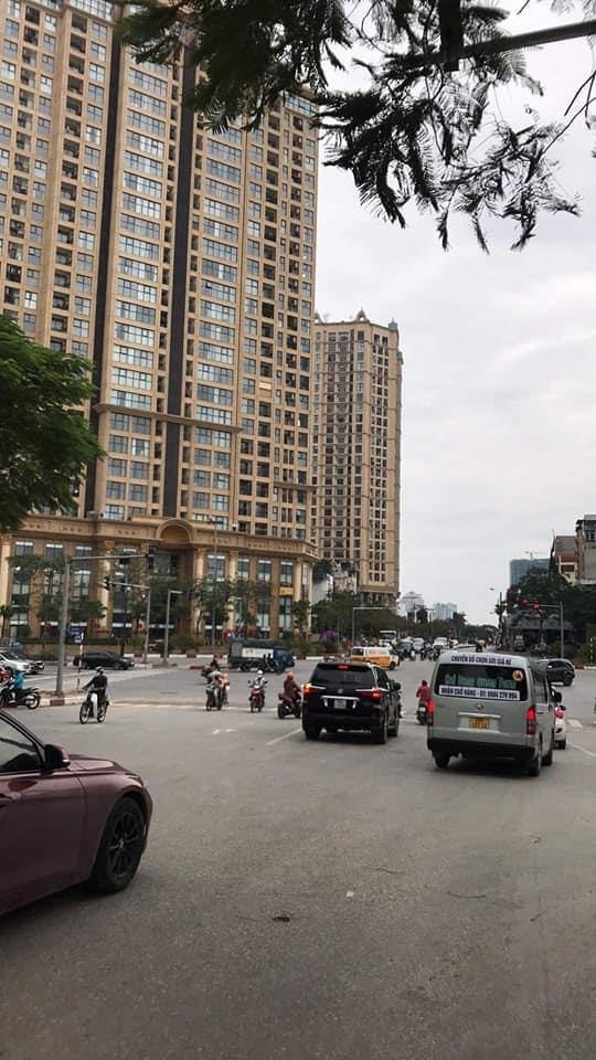 NHÀ MẶT PHỐ NGUYỄN HOÀNG TÔN DT 245M2 MT 8M - THANG MÁY - THÔNG SÀN - SÂN NHÀ MẶT PHỐ NGUYỄN HOÀNG TÔN DT 245M2 MT 8M - THANG MÁY - THÔNG SÀN - SÂN