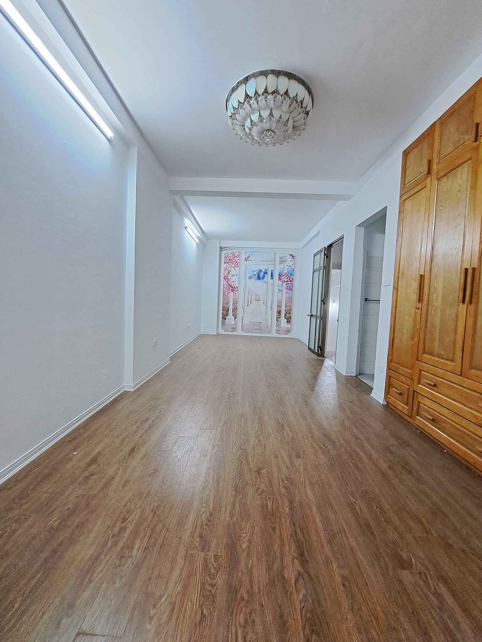 VĂN QUÁN- NHÀ CỰC ĐẸP- CỰC RỘNG- YÊN TĨNH Ở SƯỚNG - DÂN TRÍ CAO.