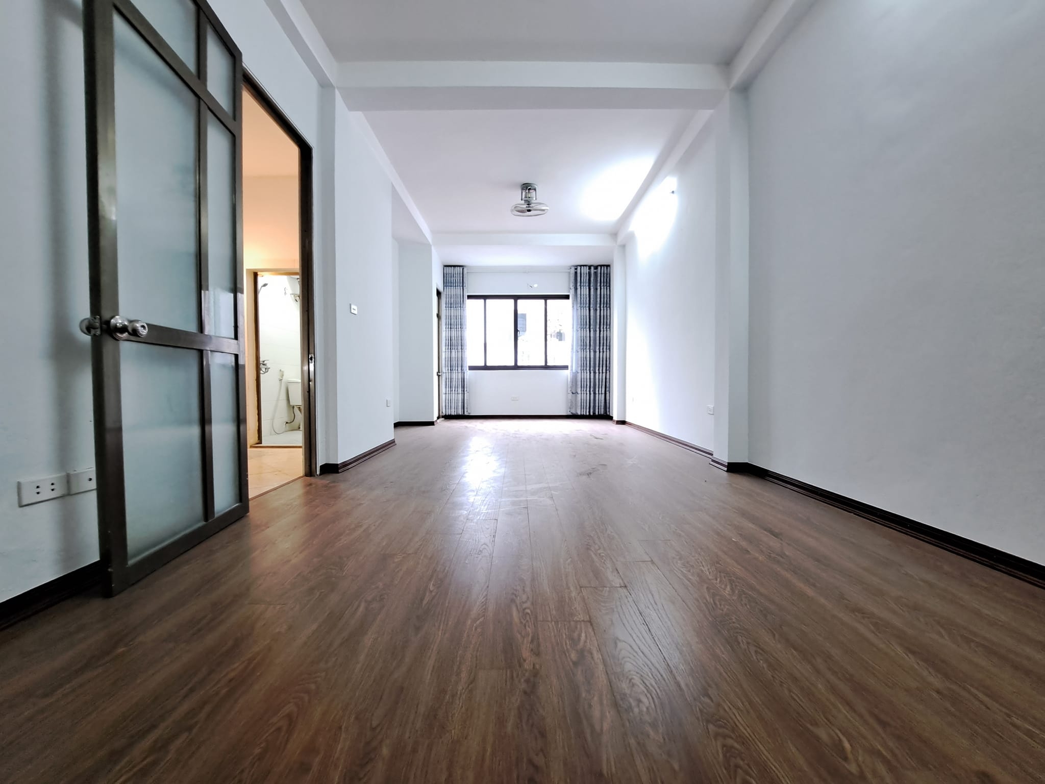 VĂN QUÁN- NHÀ CỰC ĐẸP- CỰC RỘNG- YÊN TĨNH Ở SƯỚNG - DÂN TRÍ CAO.