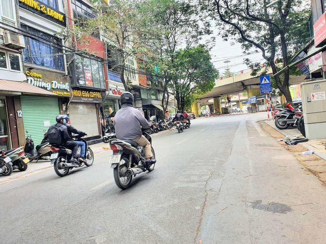 BÁN NHÀ MẶT PHỐ HÀNG KHOAI ĐỒNG XUÂN HOÀN KIẾM HÀ NỘI 80 TỶ. BÁN NHÀ MẶT PHỐ HÀNG KHOAI ĐỒNG XUÂN HOÀN KIẾM HÀ NỘI 80 TỶ.