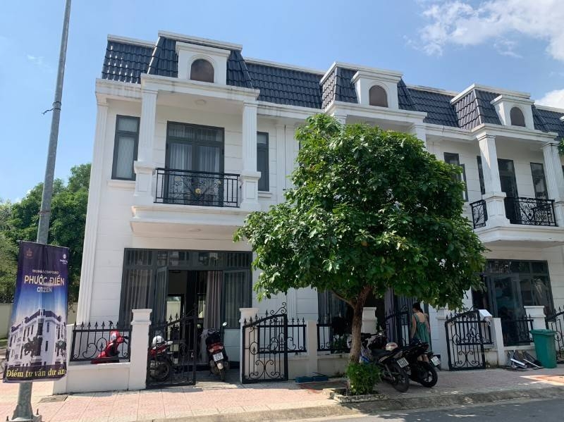6 CĂN NHÀ PHỐ THƯƠNG MẠI XÂY DỰNG SẴN, SỔ HỒNG TRAO TAY. CHIẾC KHẤU LÊN TỚI.. 6 CĂN NHÀ PHỐ THƯƠNG MẠI XÂY DỰNG SẴN, SỔ HỒNG TRAO TAY. CHIẾC KHẤU LÊN TỚI..