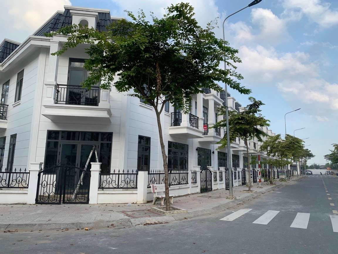 BÁN NHÀ XÂY SẴN, SỔ SẴN, GIÁ RẺ NHẤT KHU VỰC, NẰM NGAY MẶT TIỀN ĐƯỜNG TÂN P.. BÁN NHÀ XÂY SẴN, SỔ SẴN, GIÁ RẺ NHẤT KHU VỰC, NẰM NGAY MẶT TIỀN ĐƯỜNG TÂN P..