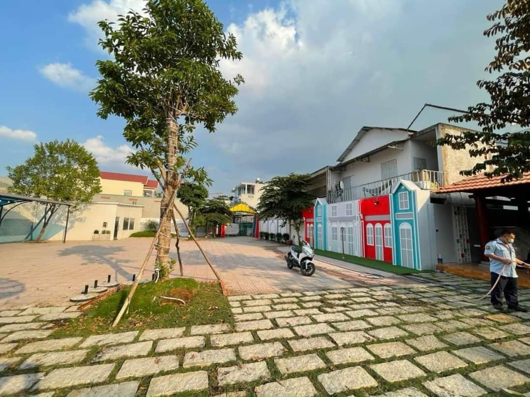 DO KHÔNG CẦM CỰ ĐƯỢC VỚI NGÂN HÀNG, BÁM NHANH QUÁN CÀ PHÊ ĐÃ XÂY DỰNG SẴN D..